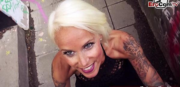 Deutsche schlanke blonde sekretärin Milf mit tattoos beim amateur Outdoor POV fick